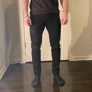 Men’s American Eagle distressed athletic skinny jean in black wash